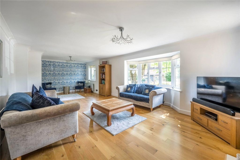 Property photo 3 of 16 Sitting Room