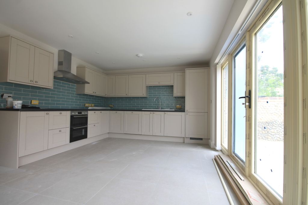 Property photo 2 of 10 Kitchen/Dining Room