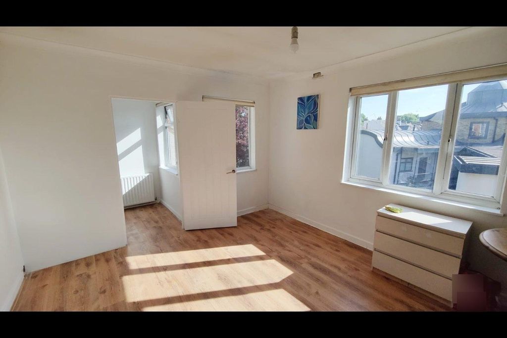 Property photo 2 of 9 Photo 1