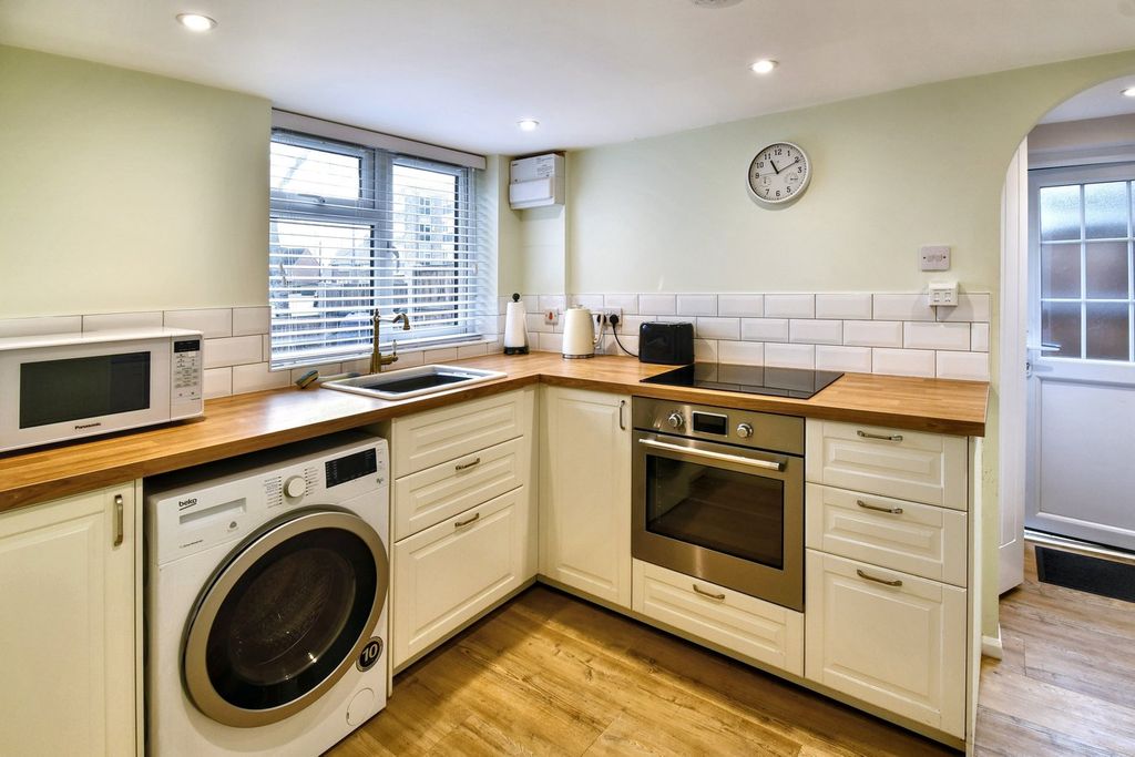 Property photo 3 of 14