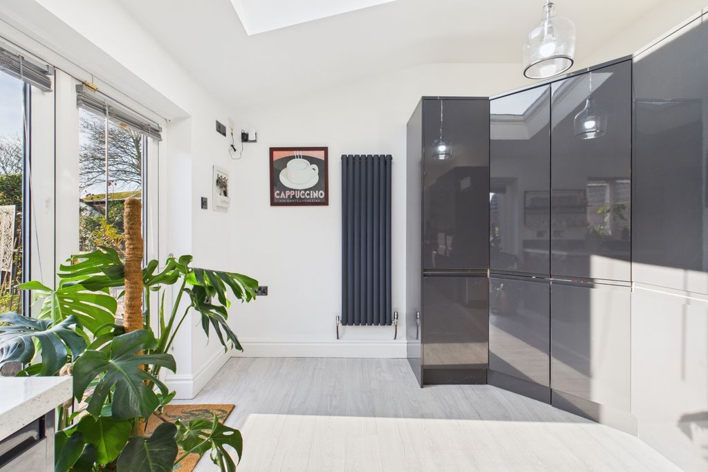 Property photo 3 of 19 Cam03162G0-Pr0387-Still031