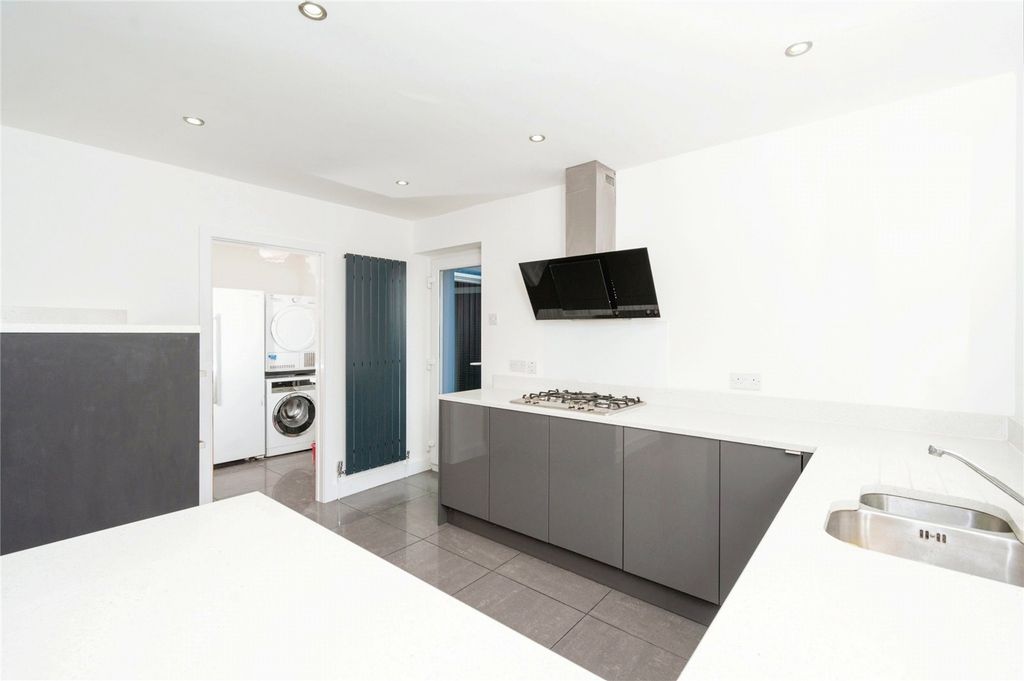 Property photo 3 of 26 Kitchen