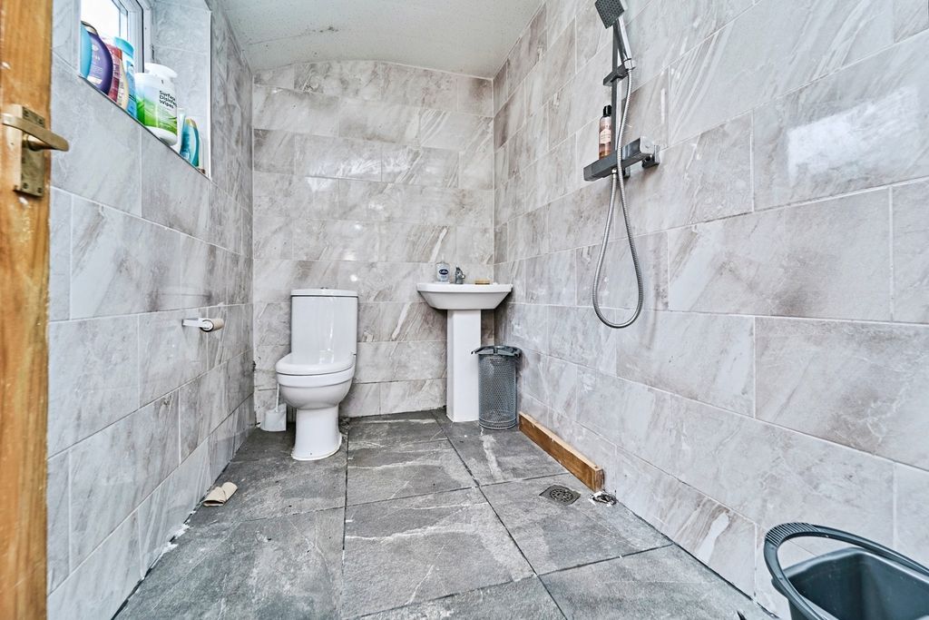 Property photo 2 of 17 Photo