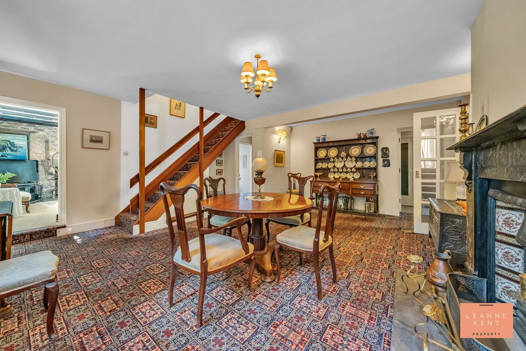 Property photo 3 of 52