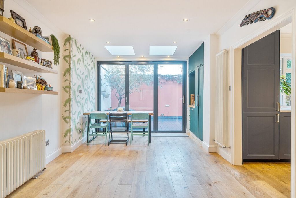 Property photo 2 of 28 Picture No. 23