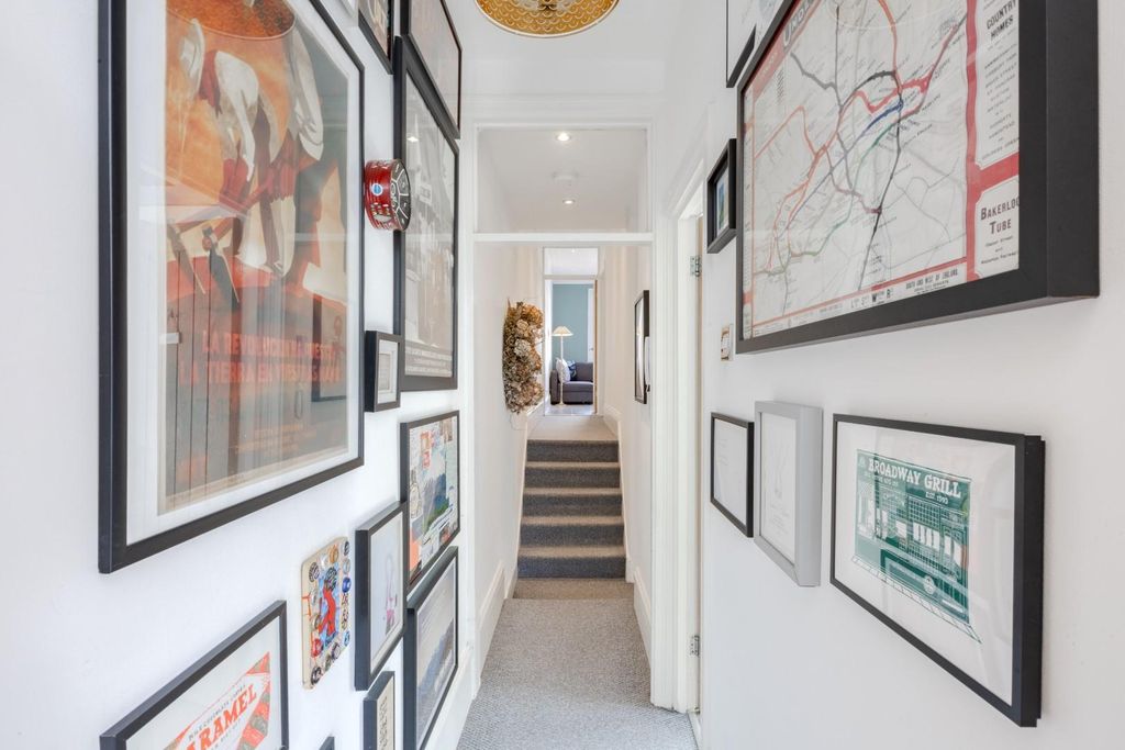 Property photo 3 of 23 Entrance