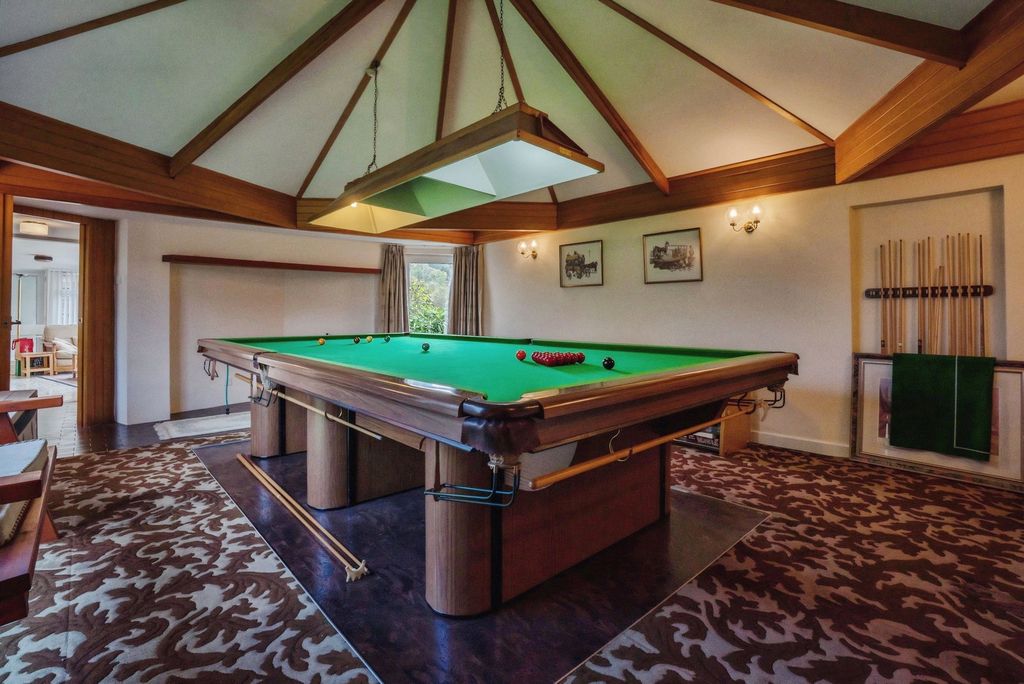 Property photo 2 of 48