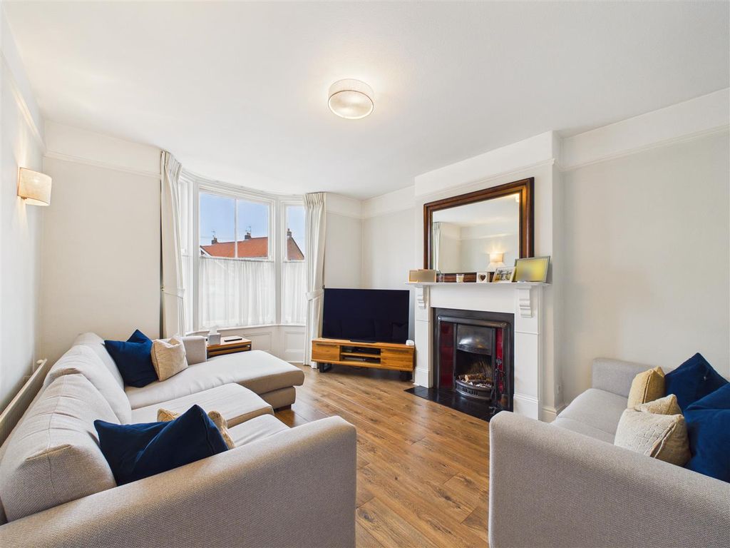 Property photo 2 of 26 Cam03303G0-Pr0337-Still015.Jpg