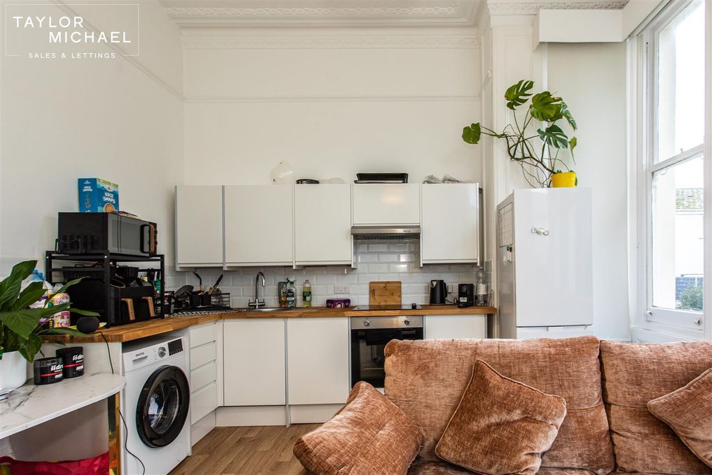 Property photo 3 of 14 Kitchen / Living Room