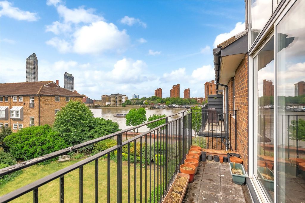 Property photo 1 of 11 Balcony