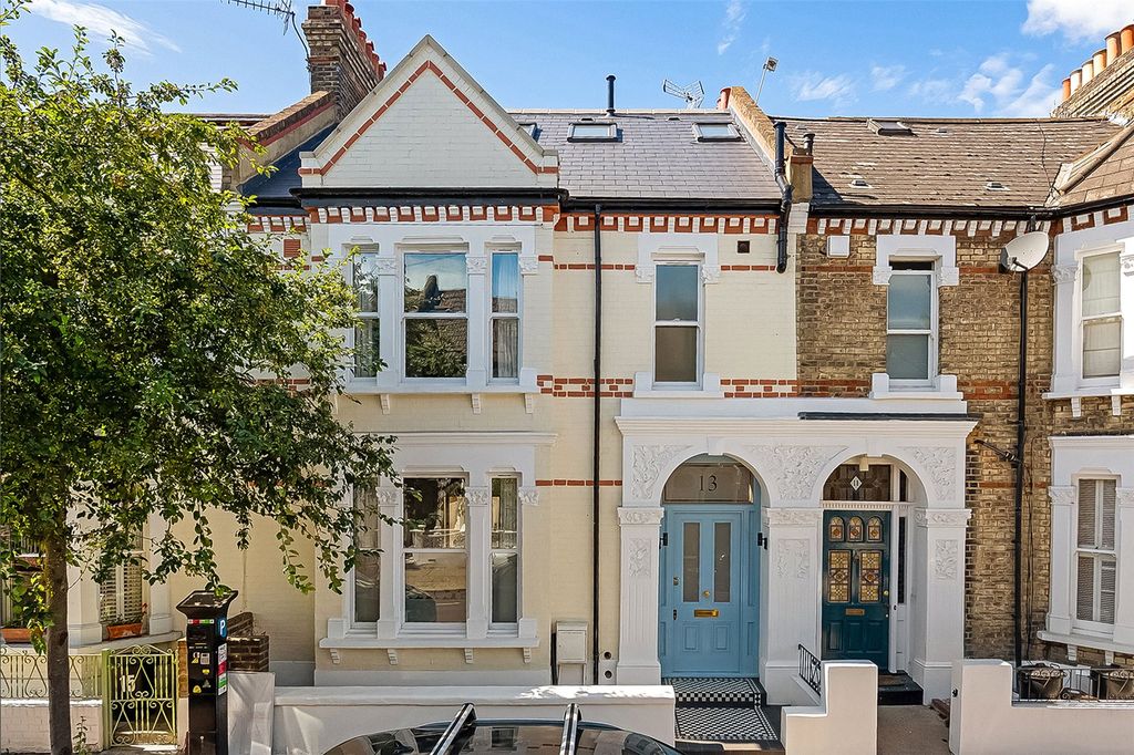 Property photo 1 of 41 House. Partnership