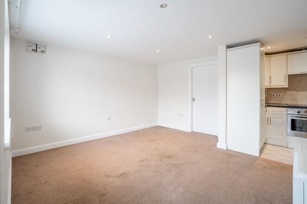 Property photo 3 of 10 Cw-5.Jpg