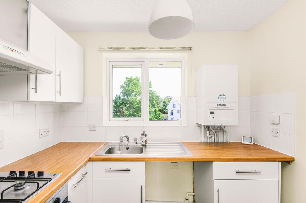 Property photo 2 of 21 Kitchen