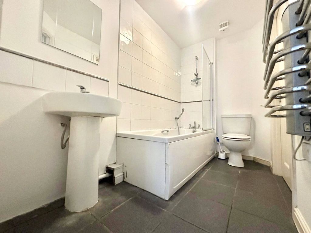 Property photo 3 of 6 Picture No. 10