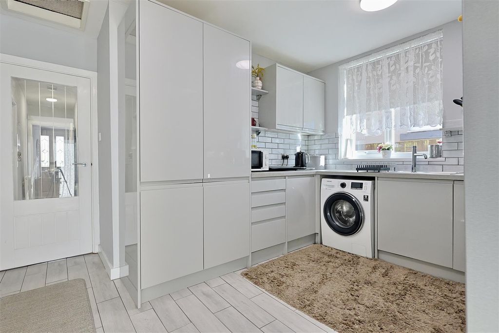 Property photo 2 of 20 78956E91-26F4-408E-B9D3-4Ec0E11055Cb_1_201_A.Jpeg