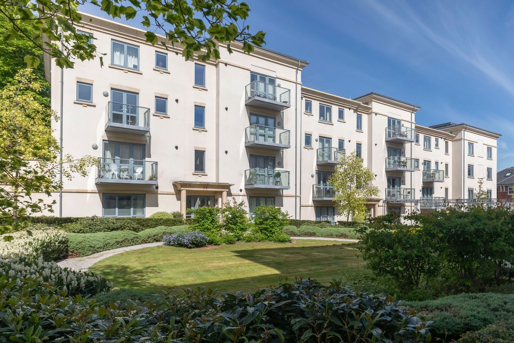 Property photo 1 of 12 Sandford Court-01