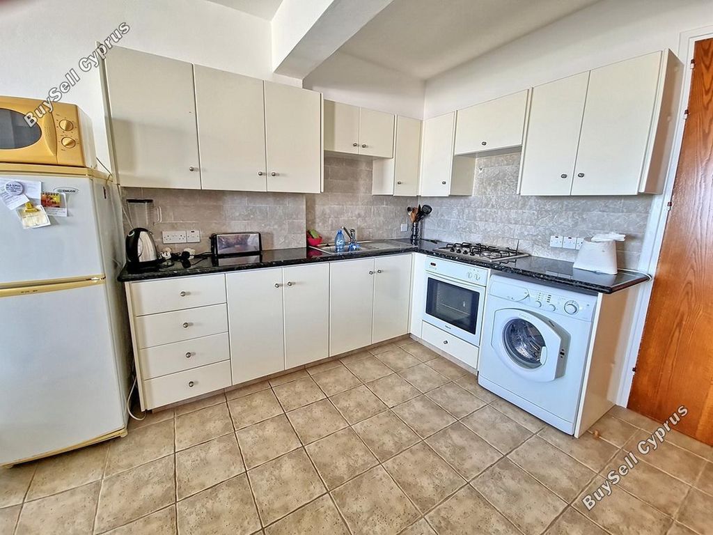 Property photo 2 of 34
