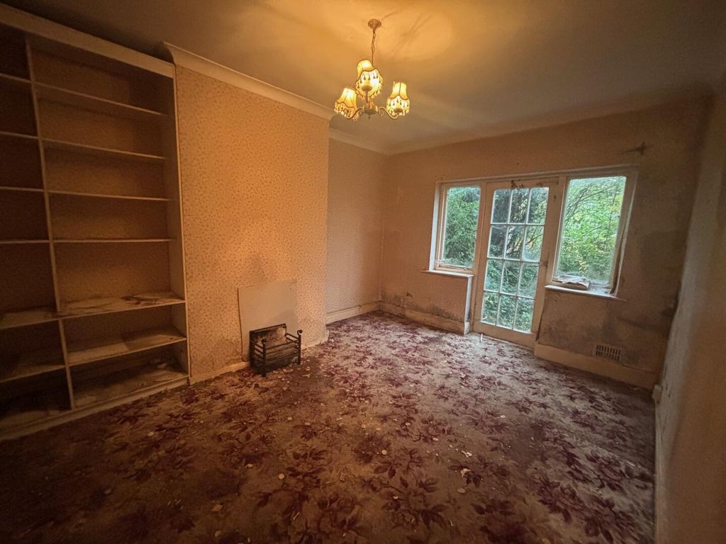 Property photo 2 of 7 Living Room