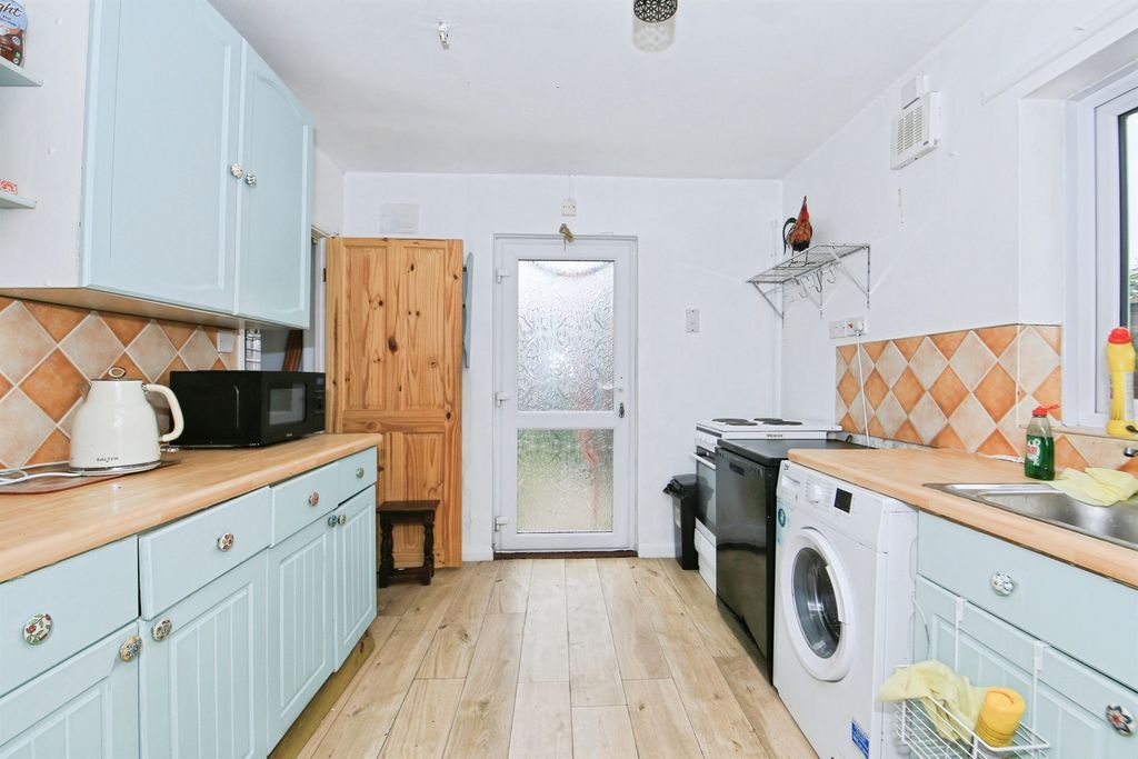 Property photo 3 of 12