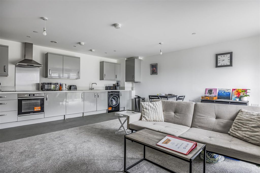 Property photo 3 of 12 Flat 1 Stourbridge House, Governors Walk, Portsmou