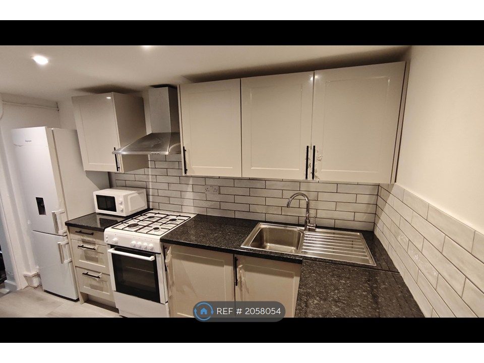 Property photo 3 of 32 Brand New Shaker Kitchen With Metro Tiles