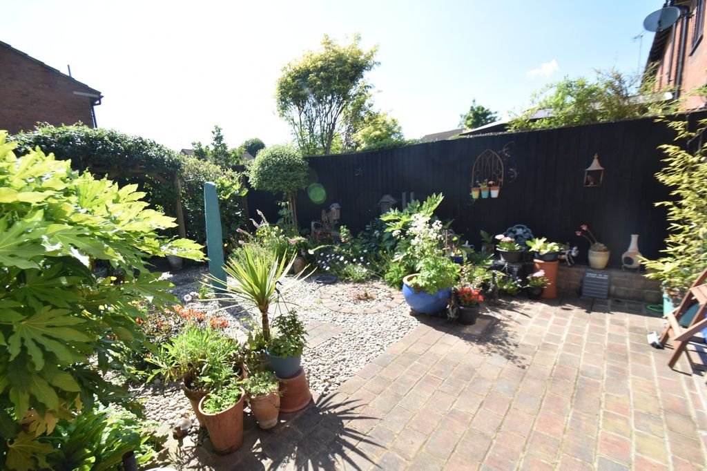 Property photo 2 of 18 Garden