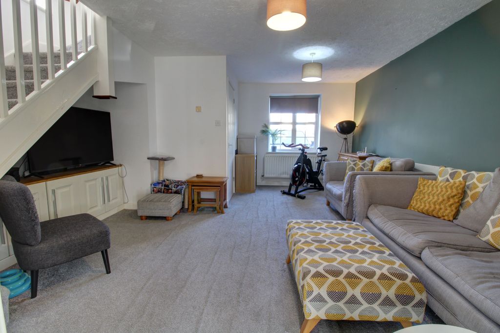 Property photo 2 of 12 Lounge