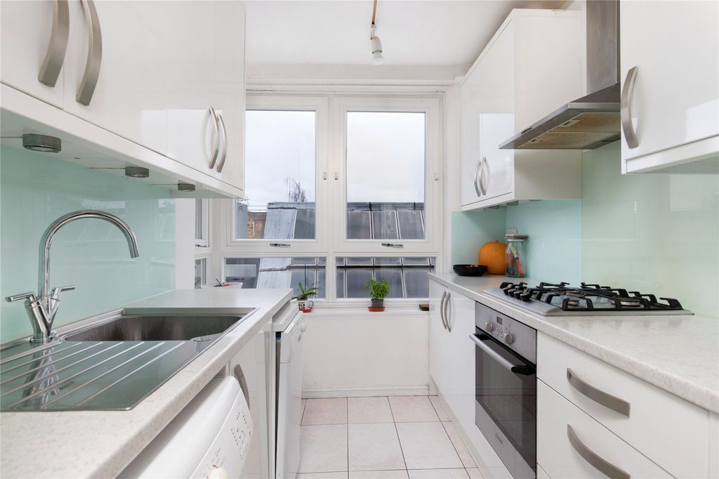 Property photo 3 of 9 Kitchen