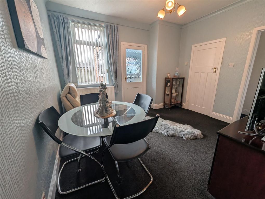 Property photo 3 of 10 Dining Room