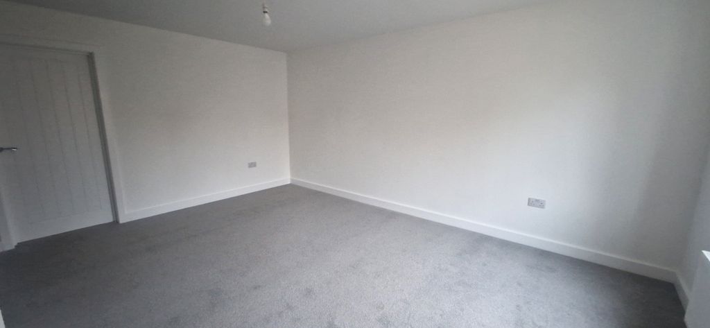 Property photo 3 of 4 Living Room