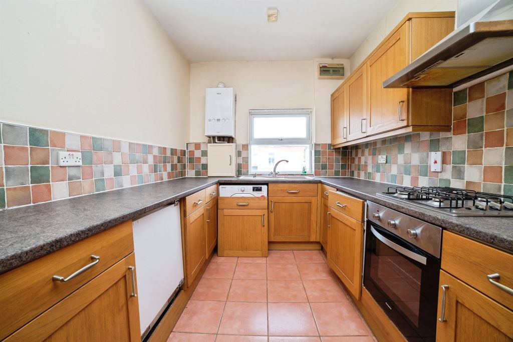3 bed flat for saleThe Haven, Nottingham NG16 photo 3