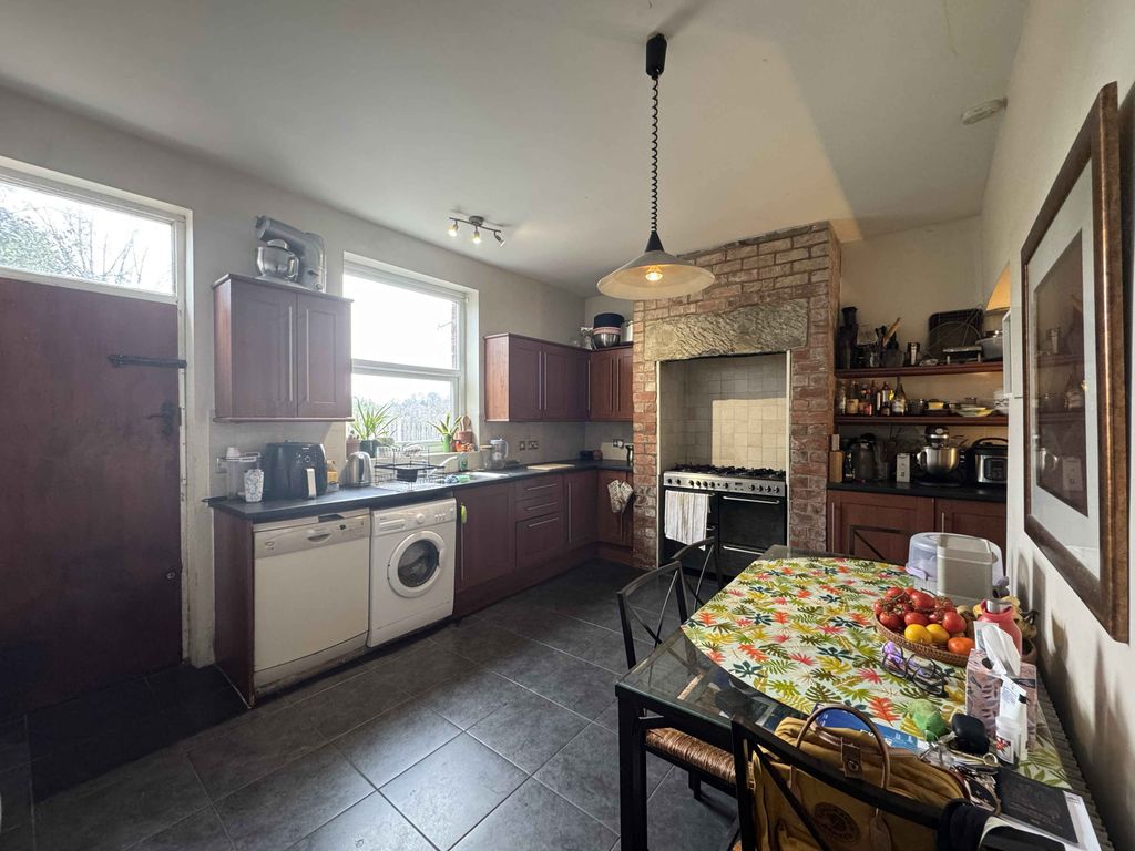Property photo 1 of 11 Photo