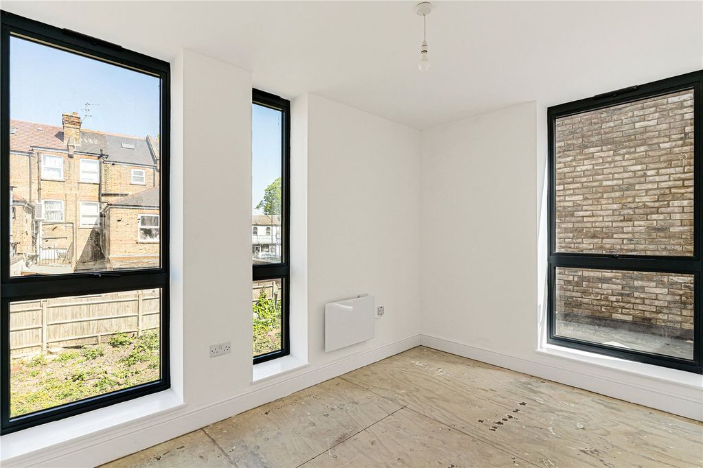 Property photo 1 of 25 Bedroom