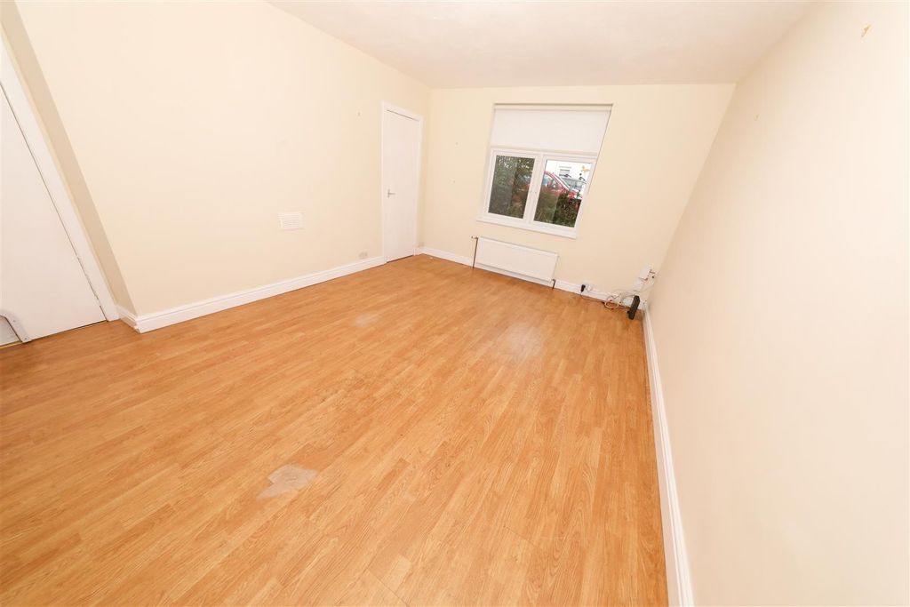 Property photo 2 of 8 B
