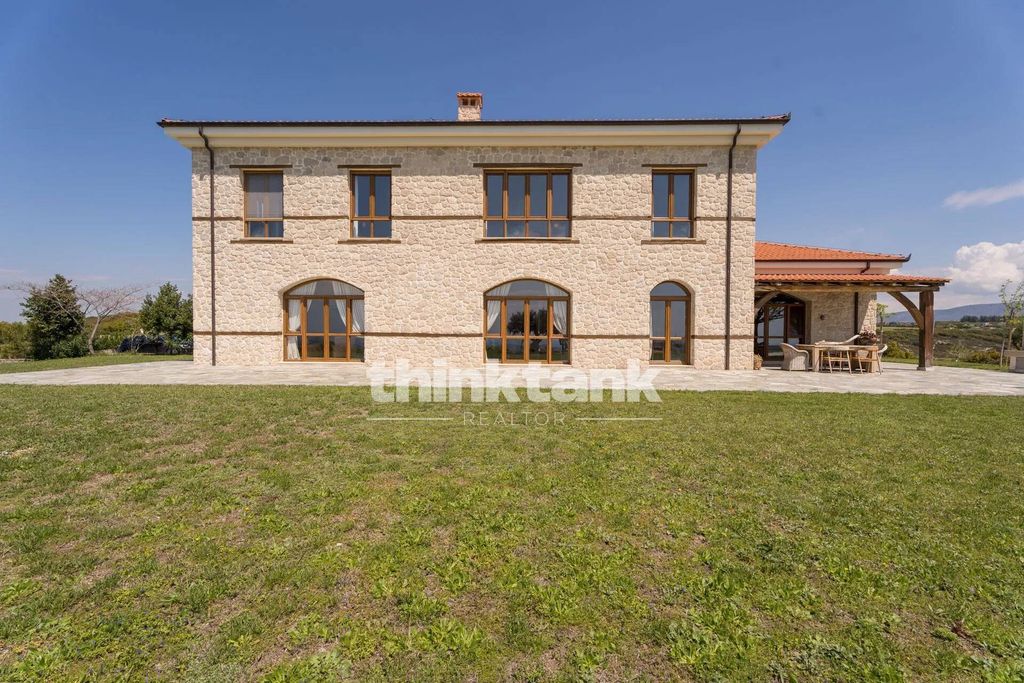 Property photo 2 of 36