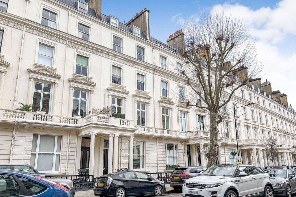 Property photo 2 of 17 Third Floor Flat,19 Warrington Crescent, Maida Vale, London, W9 1Ed