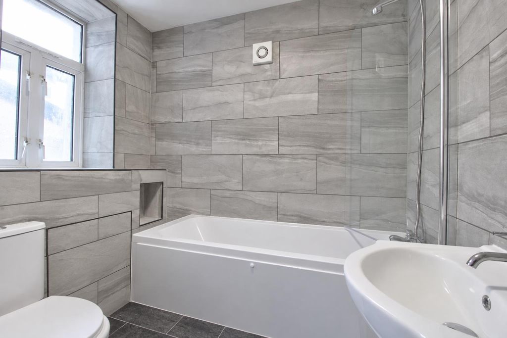 Property photo 2 of 8 3d82Cb77-B0E4-4F8B-89B3-3A266Bb353A1.Png