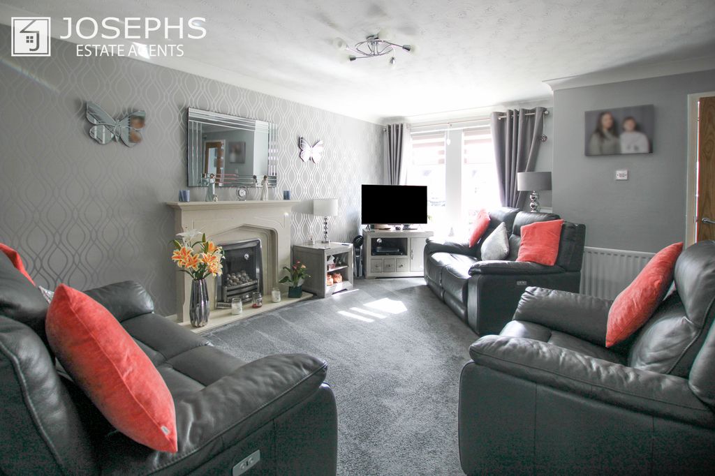 Property photo 3 of 19