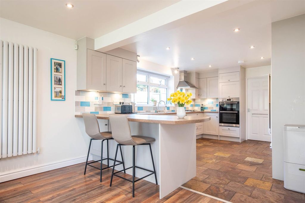 Property photo 3 of 42 Kitchen/Diner/Family Room