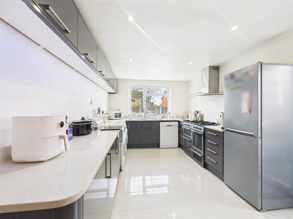 Property photo 2 of 19 Picture No. 23