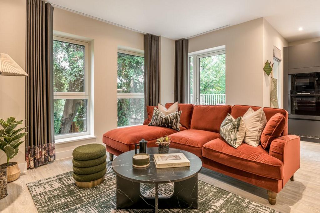 Property photo 1 of 12