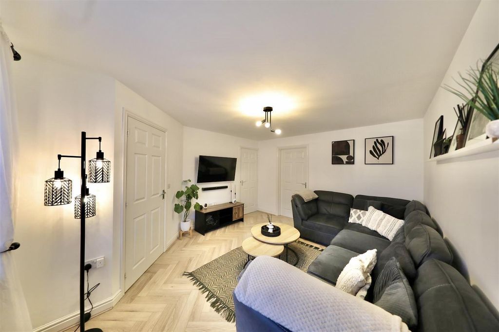 Property photo 2 of 19 Living Room