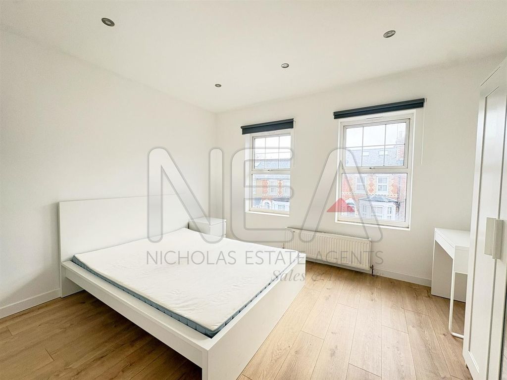 Property photo 3 of 5 Room Three