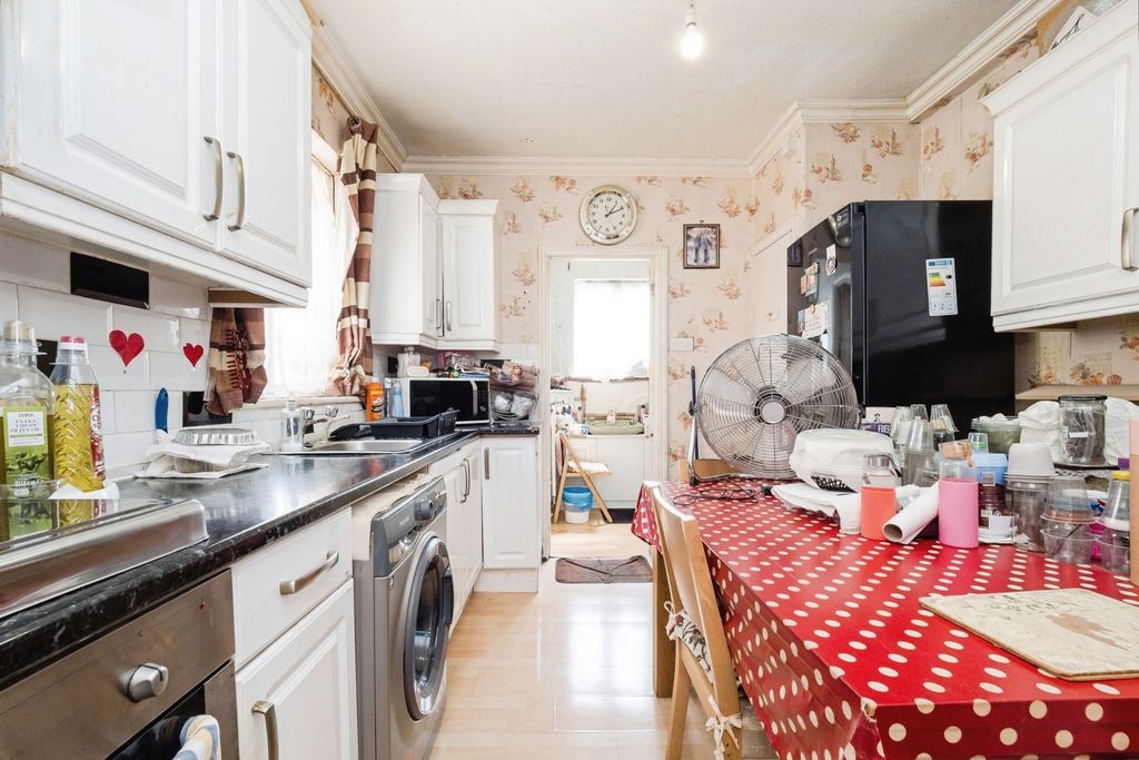 Property photo 2 of 16 Photo