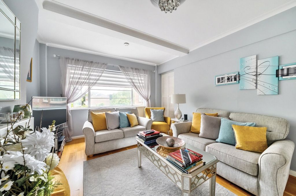 Property photo 2 of 16 1329047-5-688389d...