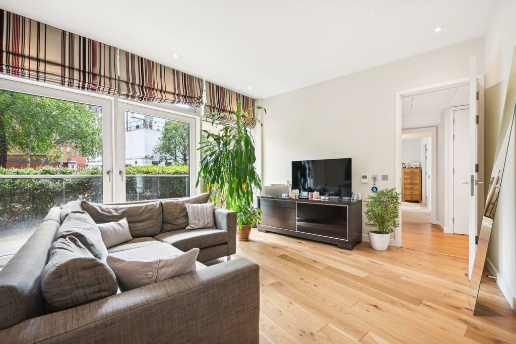 Property photo 1 of 9 7 Hepworth Court (1)
