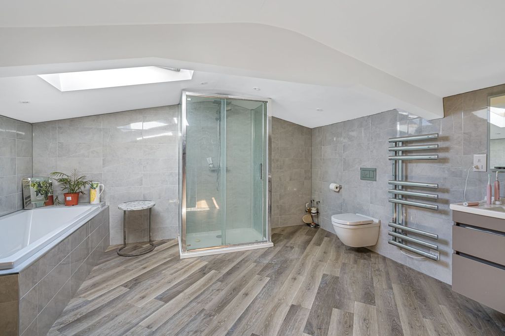 Additional image 10 of 4 bed barn conversion to rentCold Pool Lane, Badgeworth GL51