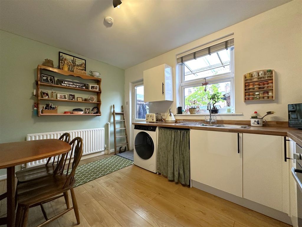 Property photo 3 of 17 Kitchen/Diner 942