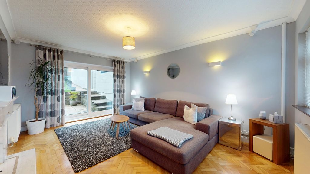 Property photo 3 of 20