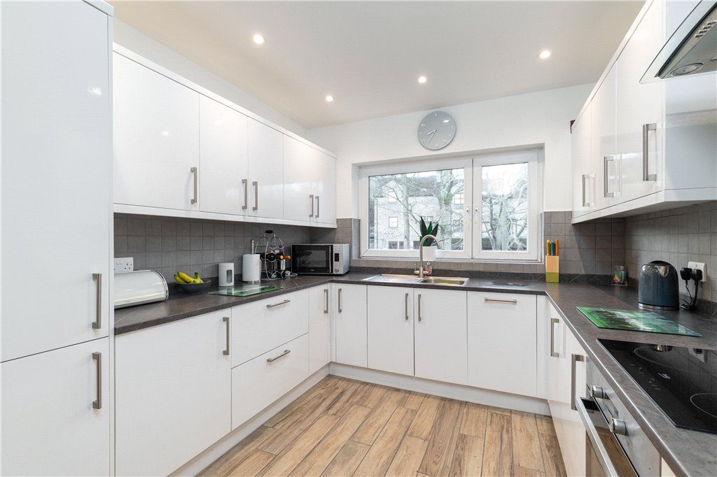 Property photo 2 of 10 Kitchen